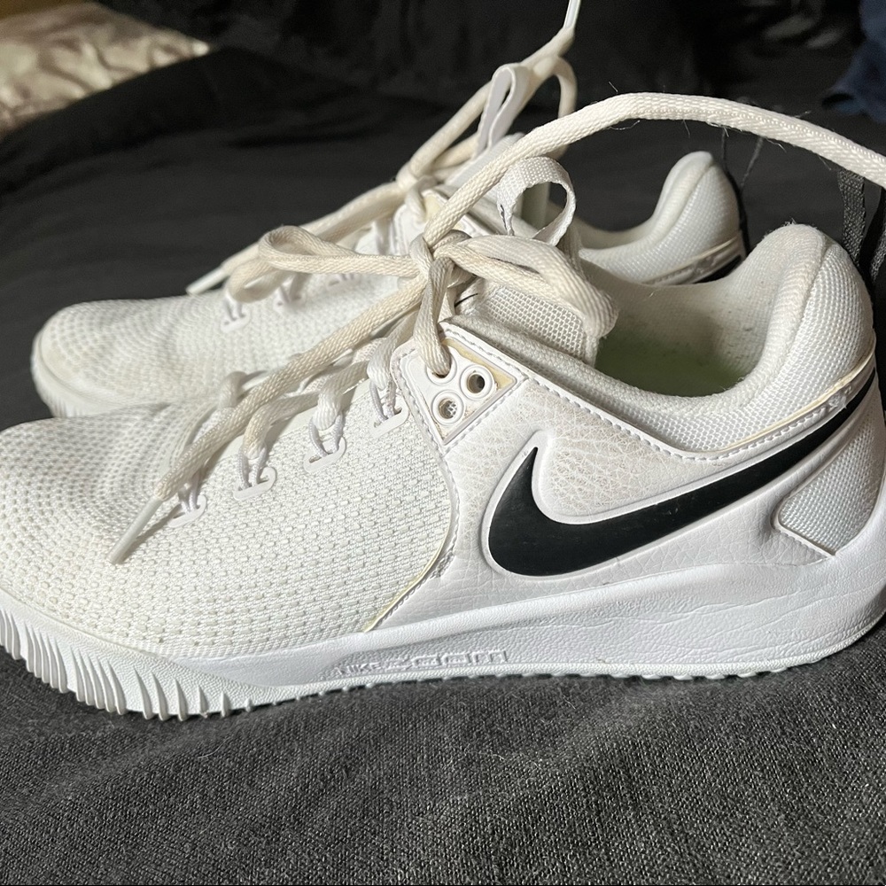 white nike zoom volleyball shoes